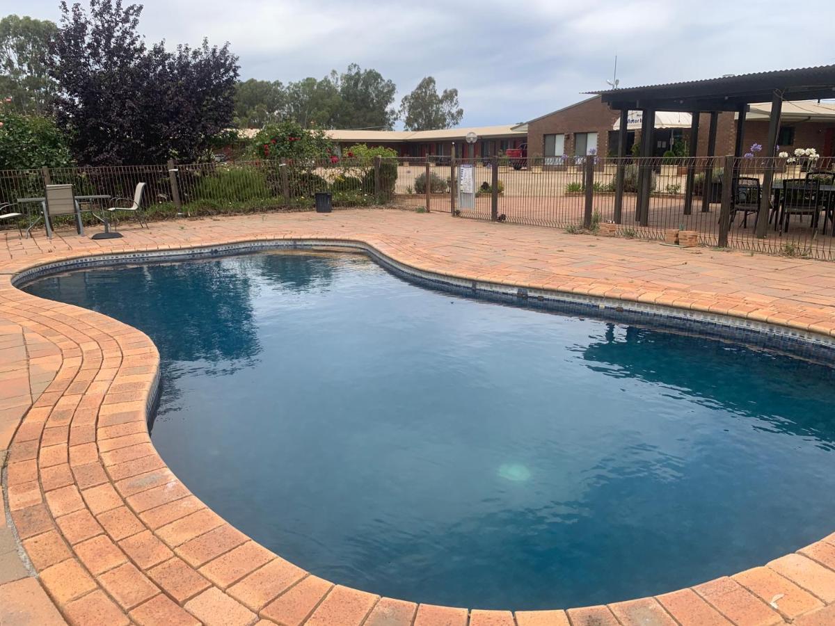Newell Motor Inn Narrandera Buitenkant foto