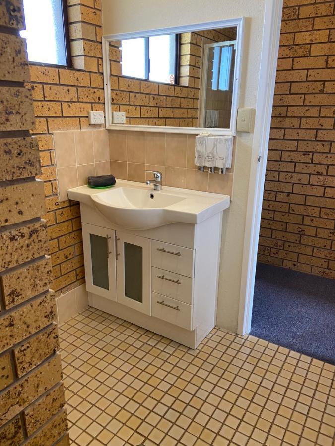 Newell Motor Inn Narrandera Buitenkant foto